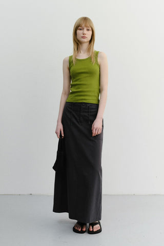 ESSENTIAL SLEEVELESS TOP OLIVE