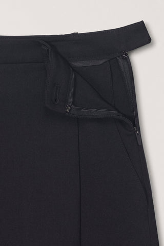 PLEATS MIDI WRAP SKIRT BLACK