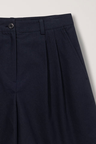 DOUBLE PLEATED BERMUDA SHORTS NAVY