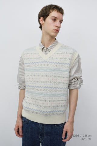 UNISEX CRAFTED V-NECK KNIT VEST CREAM
