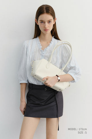 JANE FRILL BLOUSE SOFT BLUE
