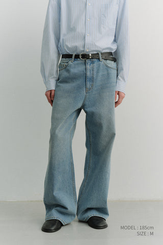 SEMI FLARED JEANS LIGHT BLUE