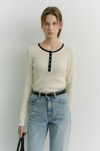 BUTTONED ROUND-NECK KNIT TOP CREAM