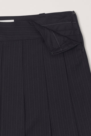 PLEATS MINI STRIPED SKIRT BLACK STRIPE