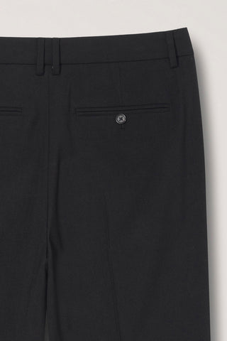 PLEATED SEMI-WIDE SLACKS BLACK