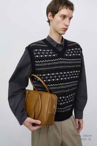UNISEX CRAFTED V-NECK KNIT VEST NAVY