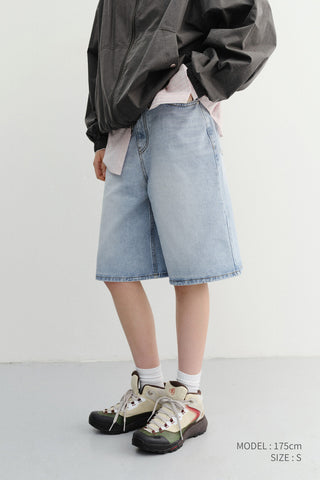 RELAXED BERMUDA DENIM SHORTS LIGHT BLUE