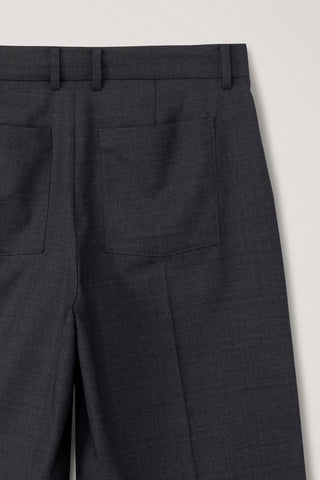 PLEATED BERMUDA SHORTS GREY