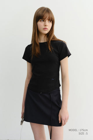 CURVED HEM SLIM TOP BLACK