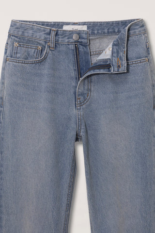 ESSENTIAL STRAIGHT JEANS LIGHT BLUE