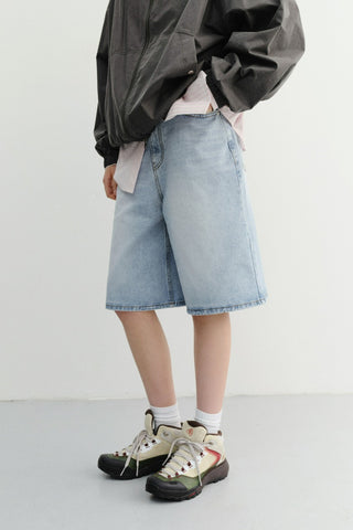 RELAXED BERMUDA DENIM SHORTS LIGHT BLUE