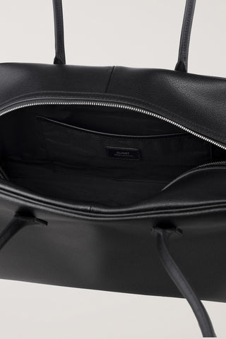 SOFT FRAME SHOULDER BAG BLACK