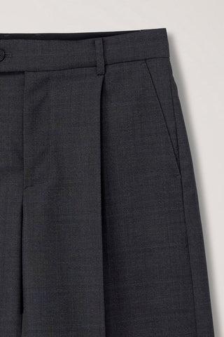 PLEATED BERMUDA SHORTS GREY